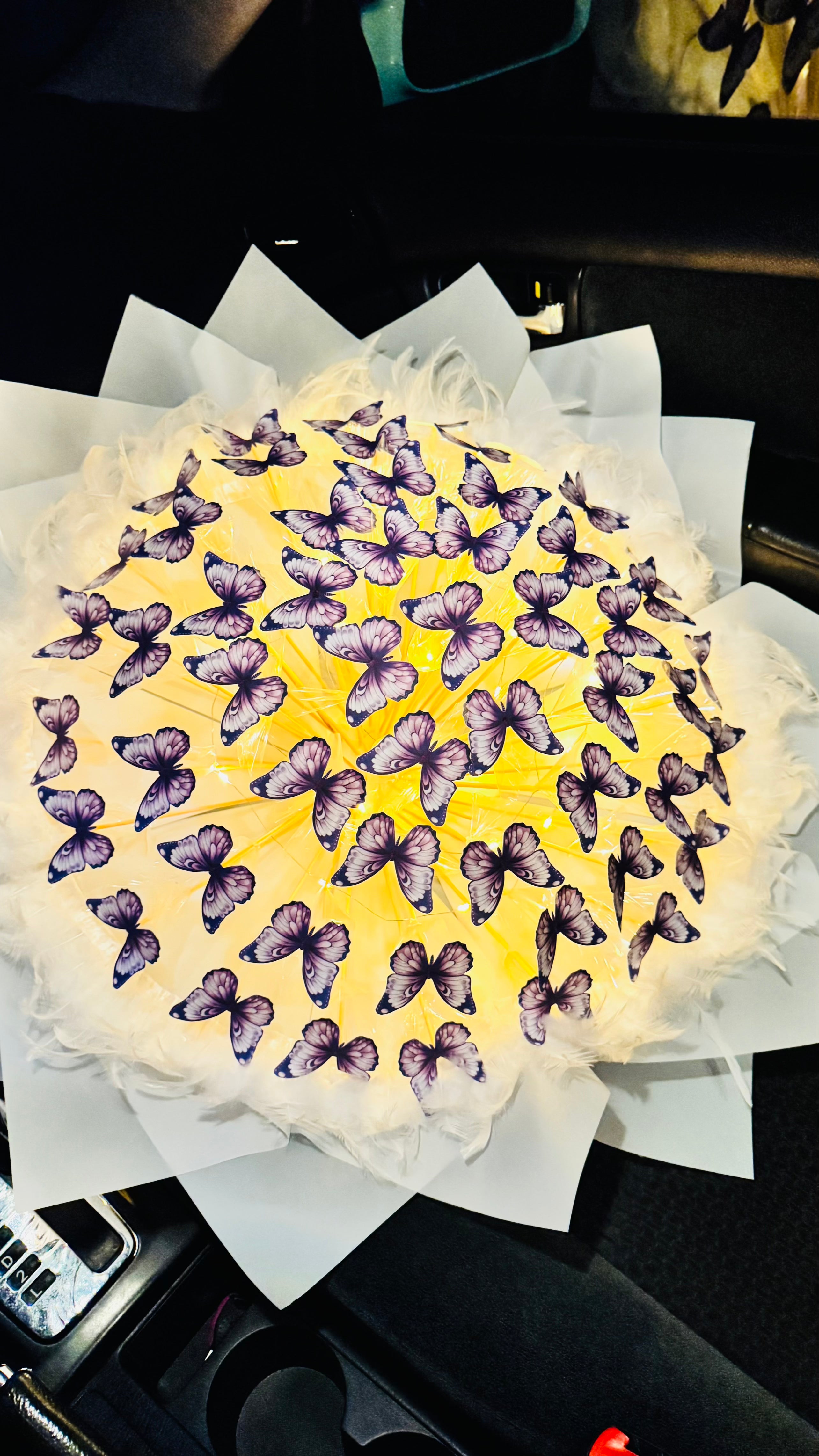 دسته گل پروانه ای بانجانی